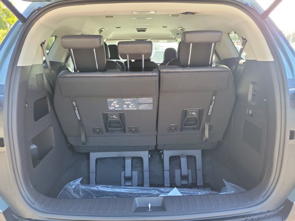 New 2027 Kia Carnival EX FWD image 14