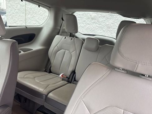 Used 2017 Chrysler Pacifica Touring-L Plus w/ Advanced Safetytec Group image 11