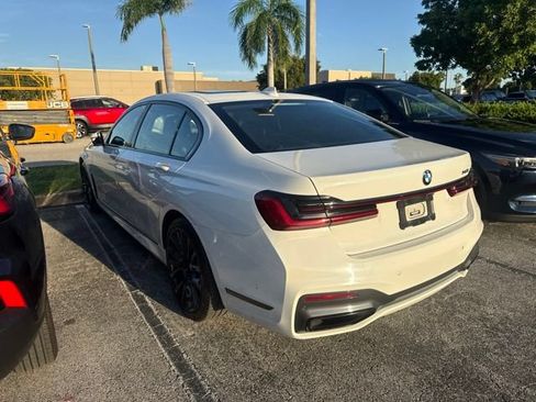Used 2022 BMW 740i w/ M Sport Package RWD image 3