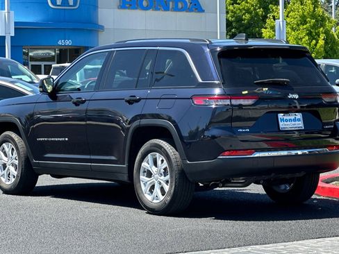 Used 2023 Jeep Grand Cherokee Limited w/ Trailer Tow Prep Group (B) AWD/4WD image 3