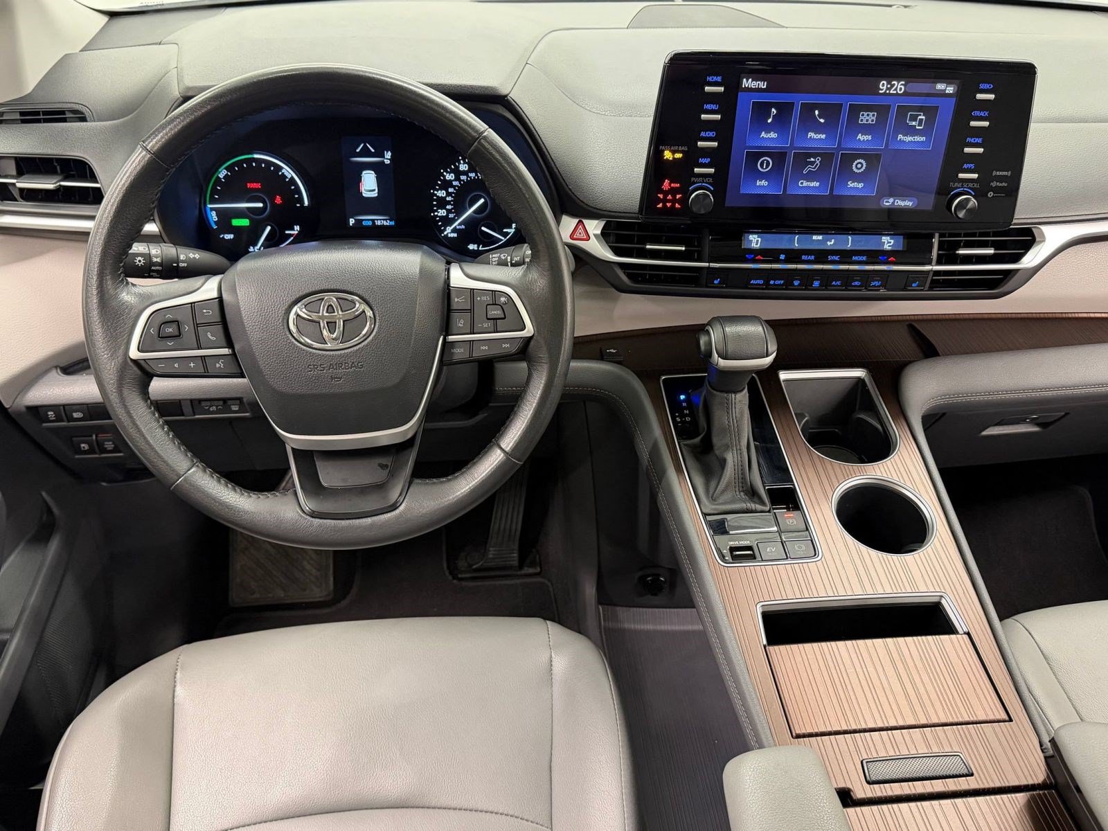 Used 2024 Toyota Sienna XLE FWD image 29