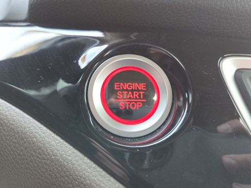 Used 2022 Honda Pilot Elite image 11