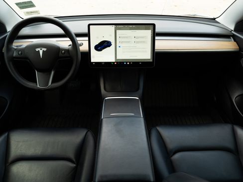 Used 2021 Tesla Model 3 Standard Range Plus image 19