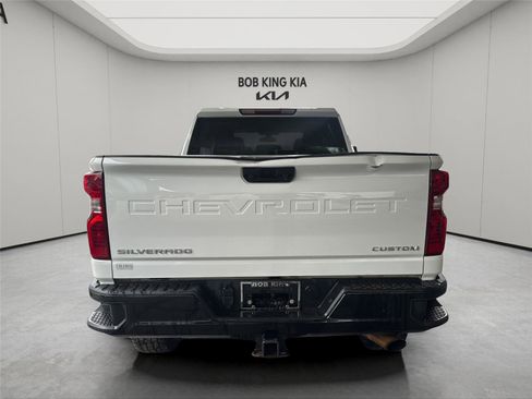 Used 2022 Chevrolet Silverado 2500 Custom w/ Custom Value Package AWD/4WD image 4