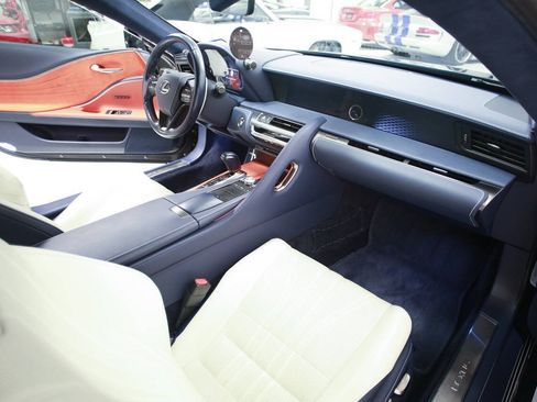 Used 2018 Lexus LC 500 Coupe w/ Touring Package RWD image 19