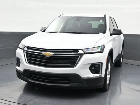 Used 2023 Chevrolet Traverse LS FWD image 9