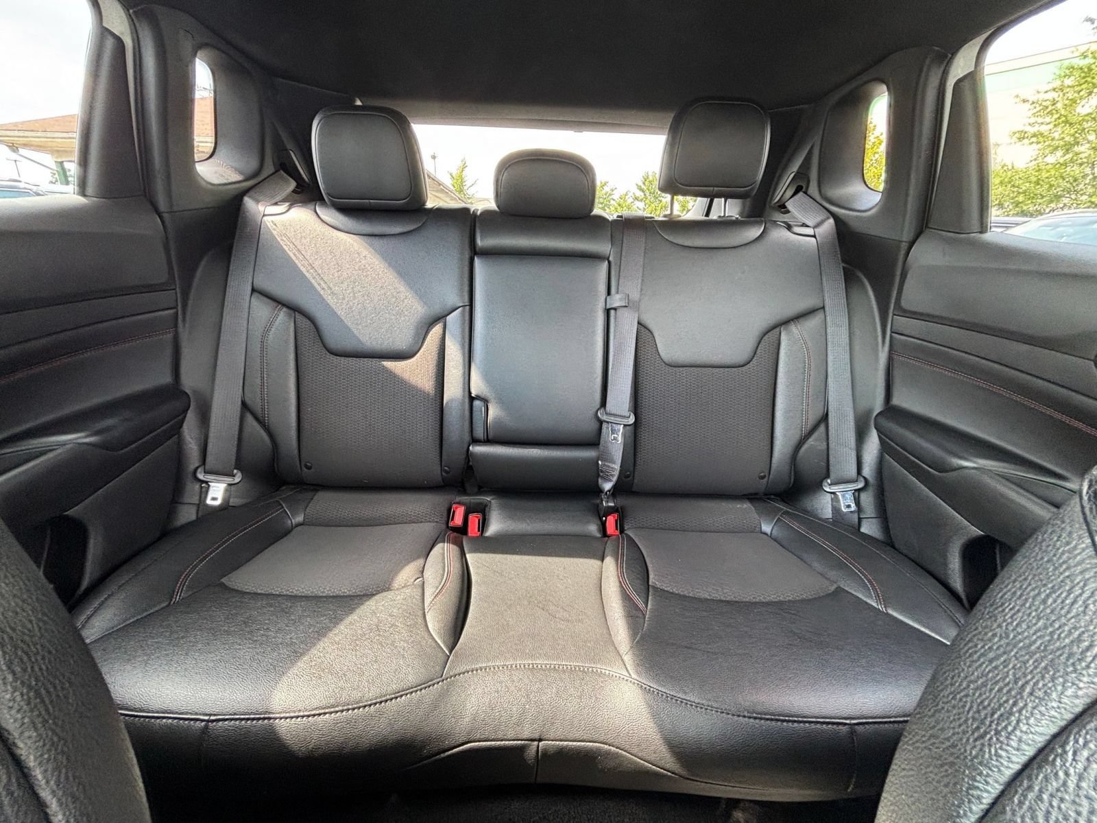 Used 2025 Jeep Compass Trailhawk AWD/4WD image 37