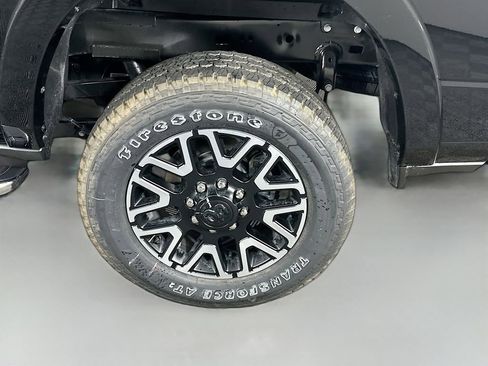 New 2025 RAM 2500 Limited w/ Towing Technology Group image 17