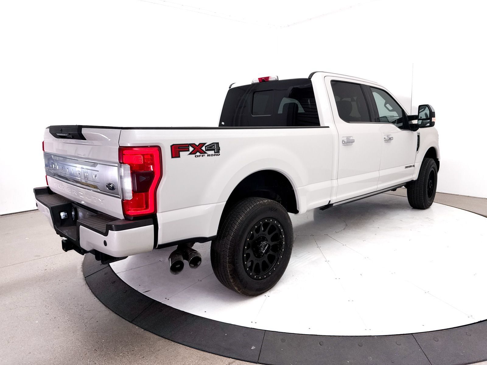 Used 2018 Ford F250 Platinum w/ Platinum Ultimate Package AWD/4WD image 16