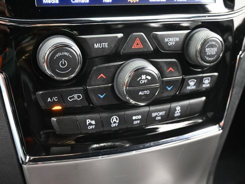 Used 2019 Jeep Grand Cherokee Altitude image 20