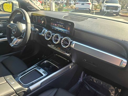 Used 2025 Mercedes-Benz GLB 250 GLB 250 image 12