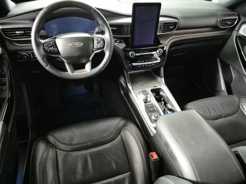 Used 2023 Ford Explorer Platinum w/ Technology Package AWD/4WD image 10