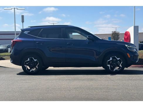Used 2024 Kia Seltos EX FWD image 3
