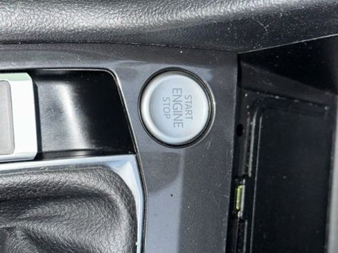 Certified 2022 Volkswagen Tiguan SEL R-Line image 32