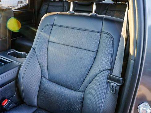 Used 2025 Toyota Tundra Limited AWD/4WD image 28