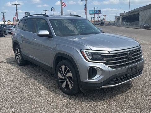 Used 2024 Volkswagen Atlas SE FWD image 4
