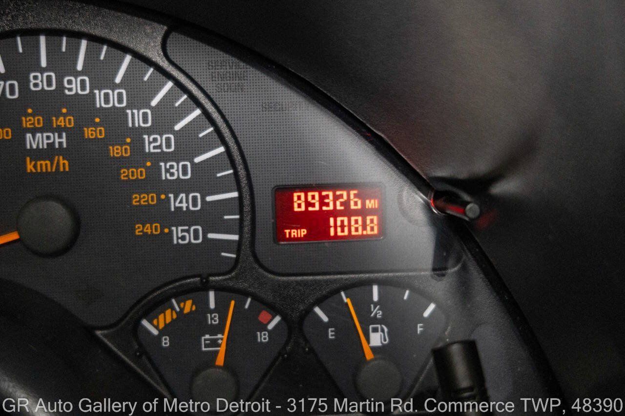 Used 1998 Pontiac Firebird Formula w/ Security Pkg RWD image 19