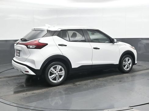 Used 2021 Nissan Kicks S FWD image 3