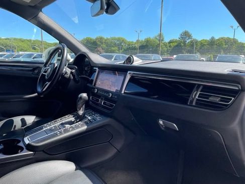 Used 2021 Porsche Macan AWD/4WD image 29