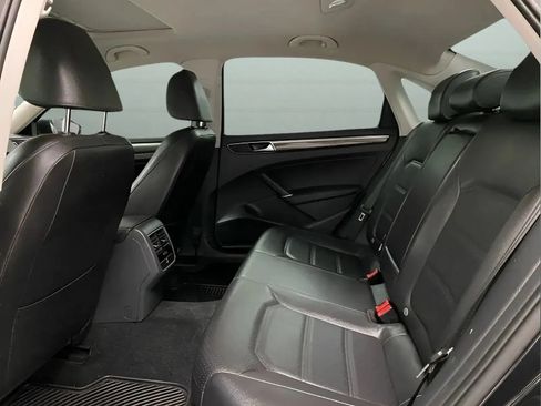 Used 2018 Volkswagen Passat 2.0T SE FWD image 11