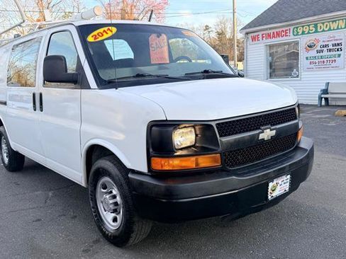 Used 2011 Chevrolet Express 2500 RWD image 4