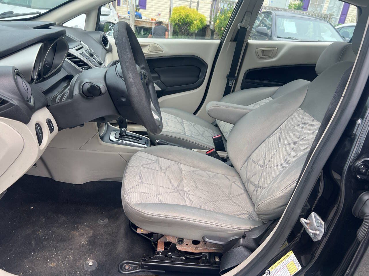 Used 2013 Ford Fiesta SE FWD image 12