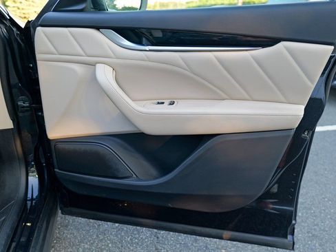 Used 2022 Maserati Levante GT image 32