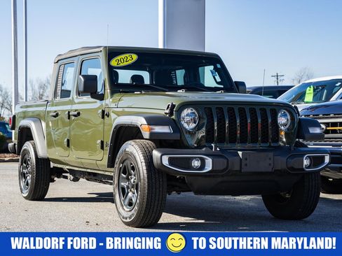 Used 2023 Jeep Gladiator Sport image 1