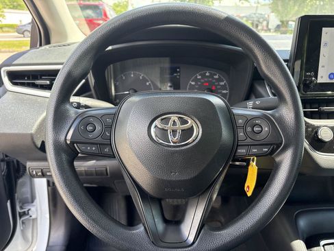 Used 2025 Toyota Corolla LE FWD image 12