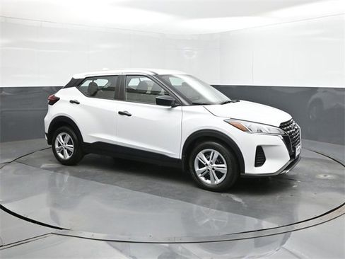 New 2025 Nissan Kicks Play S image 17