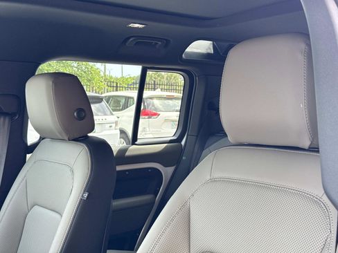 Used 2025 Land Rover Defender 110 X-Dynamic SE image 20