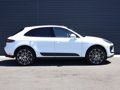 Certified 2026 Porsche Macan AWD/4WD image 9