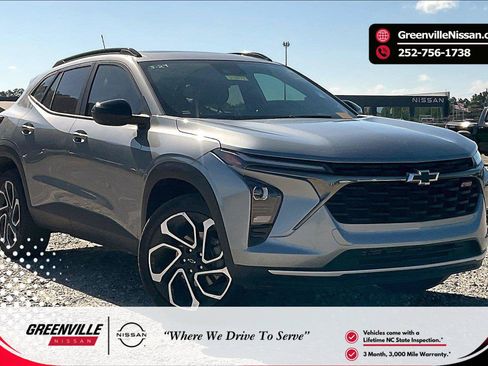 Used 2024 Chevrolet Trax RS w/ Sunroof Package FWD image 1