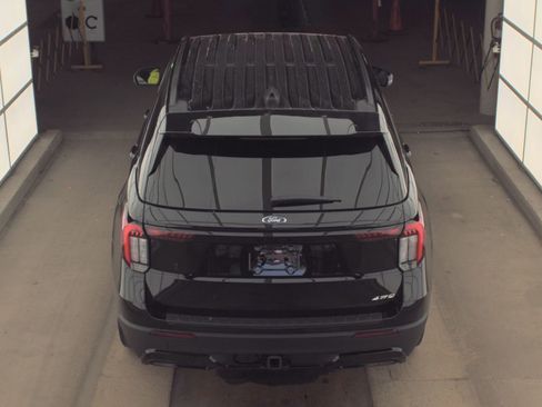 Used 2025 Ford Explorer ST-Line w/ Premium Package image 16