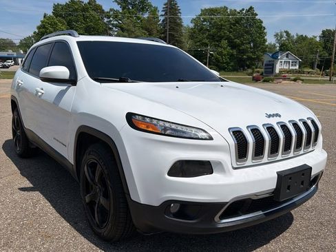 Used 2016 Jeep Cherokee Limited w/ Luxury Group AWD/4WD image 3