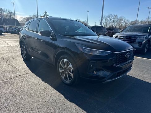 Used 2025 Ford Escape Platinum w/ Premium Technology Package image 4