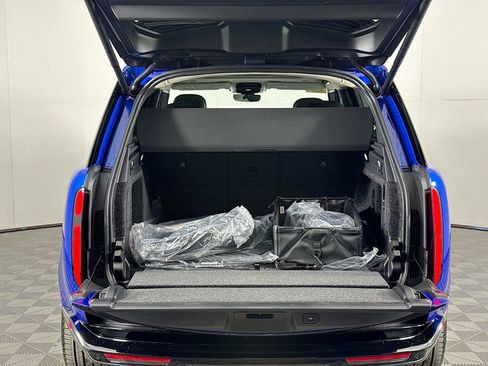 New 2026 Land Rover Range Rover SE image 27