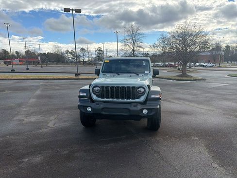 Used 2024 Jeep Wrangler Sport S image 17