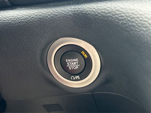 Used 2020 Chrysler Pacifica Limited w/ Quick Order Package 27H Red S image 34