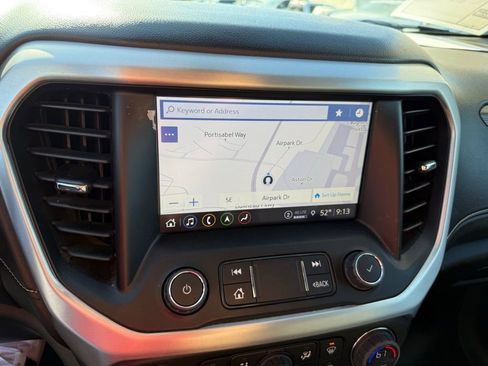 Used 2023 GMC Acadia SLT image 28