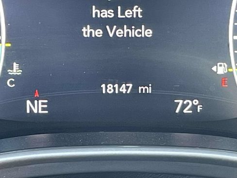 Used 2025 Chrysler Pacifica Select FWD image 22