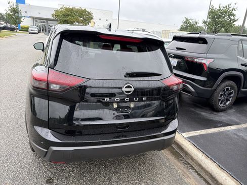 Used 2025 Nissan Rogue SV FWD image 9