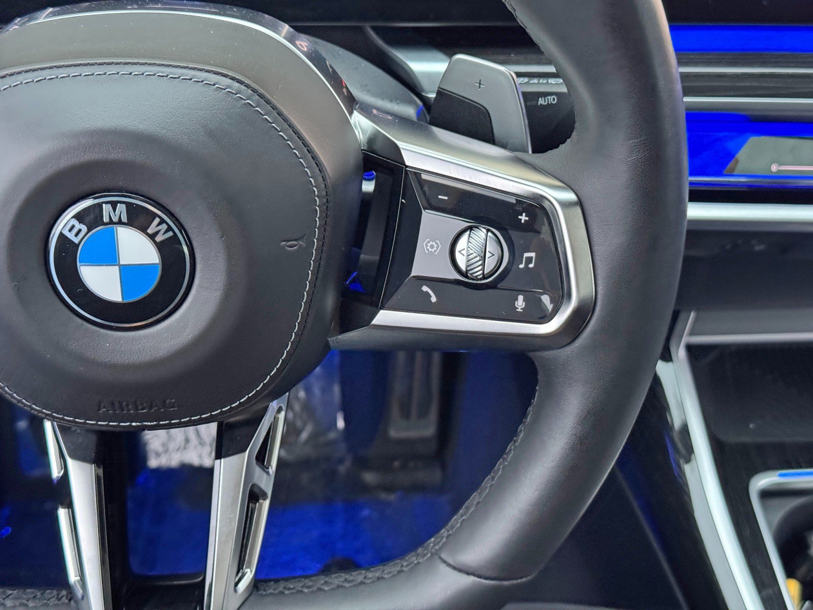 Used 2023 BMW 740i RWD image 23