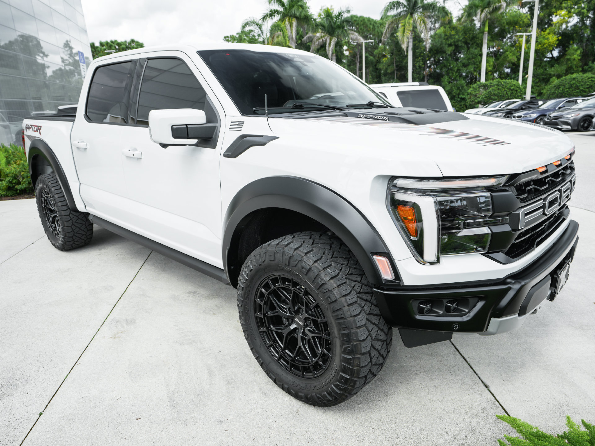 Used 2025 Ford F150 Raptor AWD/4WD image 28