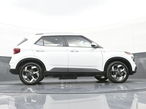 Certified 2025 Hyundai Venue SEL image 43