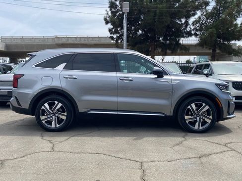 Used 2023 Kia Sorento SX Prestige AWD/4WD image 2