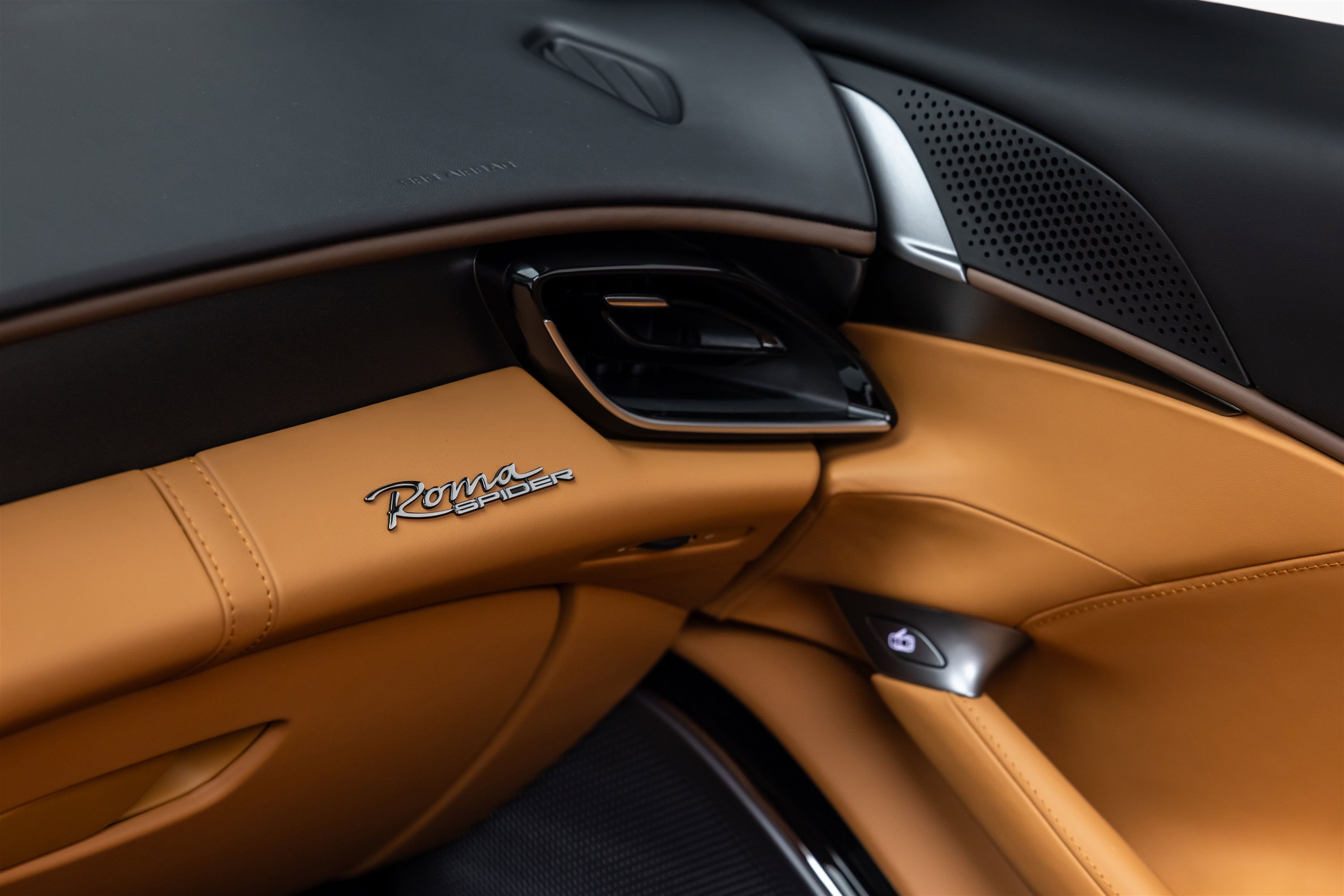 Certified 2025 Ferrari Roma Spider RWD image 41