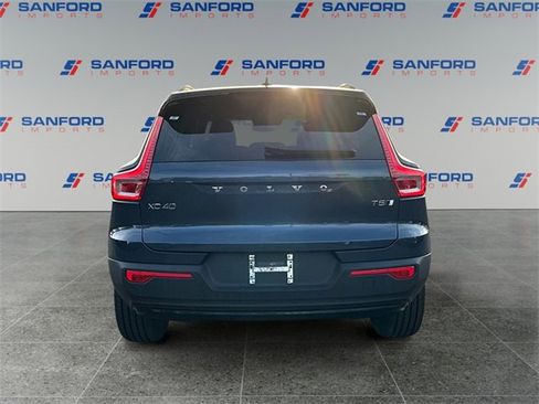 Used 2022 Volvo XC40 T5 R-Design w/ Advanced Package image 4
