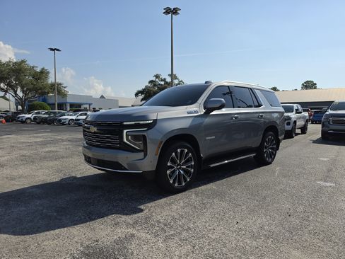 Used 2025 Chevrolet Tahoe High Country AWD/4WD image 10
