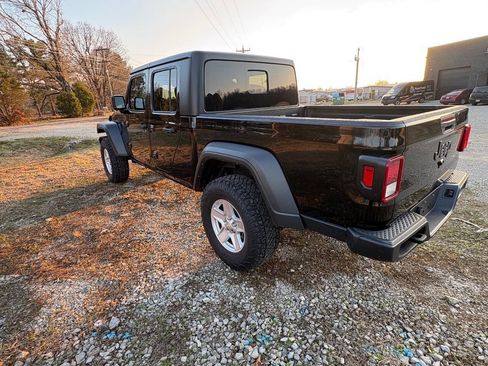 Used 2023 Jeep Gladiator Sport image 3